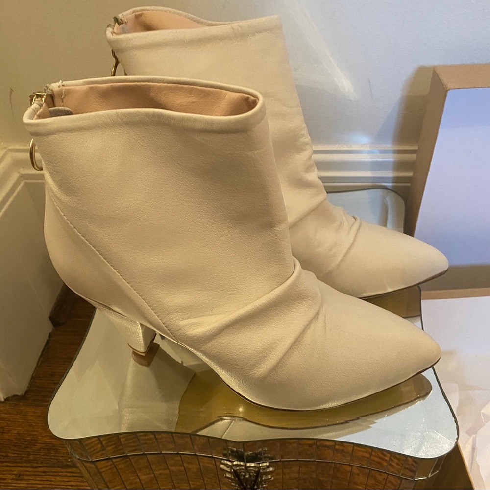 Brawn’s White Leather Ankke Bootie 37